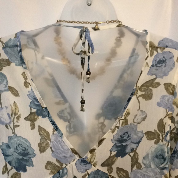 🆕Pretty Floral Top⭐️NWT-BLS#0018N - Picture 3 of 4